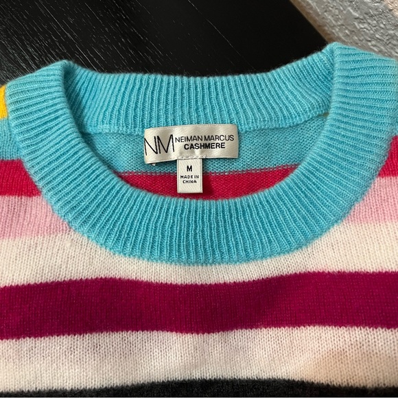 Neiman Marcus ~ cashmere sweater ~ Medium - Picture 2 of 3